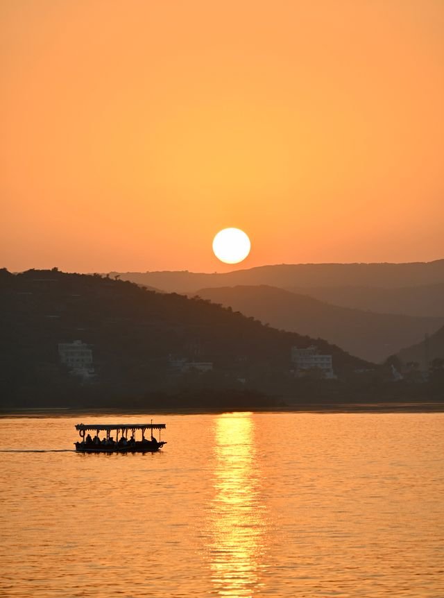 Lake Pichola Sunset Boat Ride: Timings, Views and Booking Guide