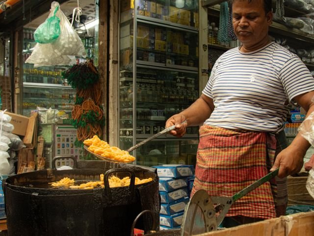 Best Street Food in Jaipur: Famous Dishes to Try