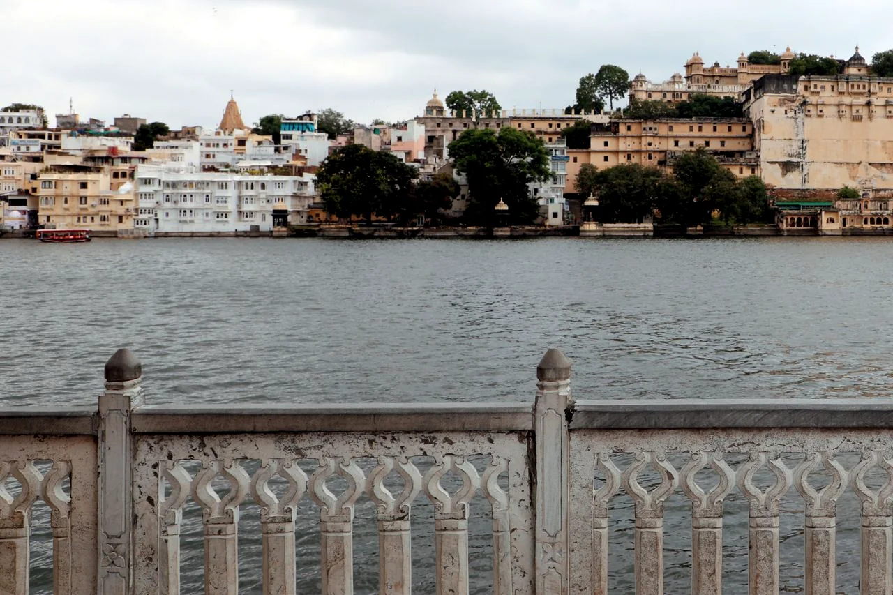 Udaipur waterfront and City Palace beside Lake Pichola