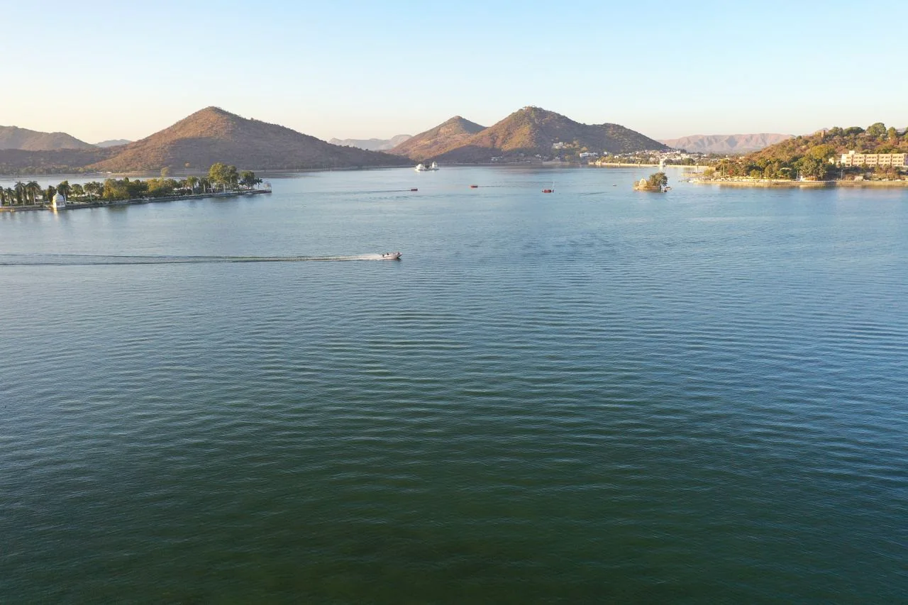 Fateh Sagar Lake surrounded by the Aravalli Hills