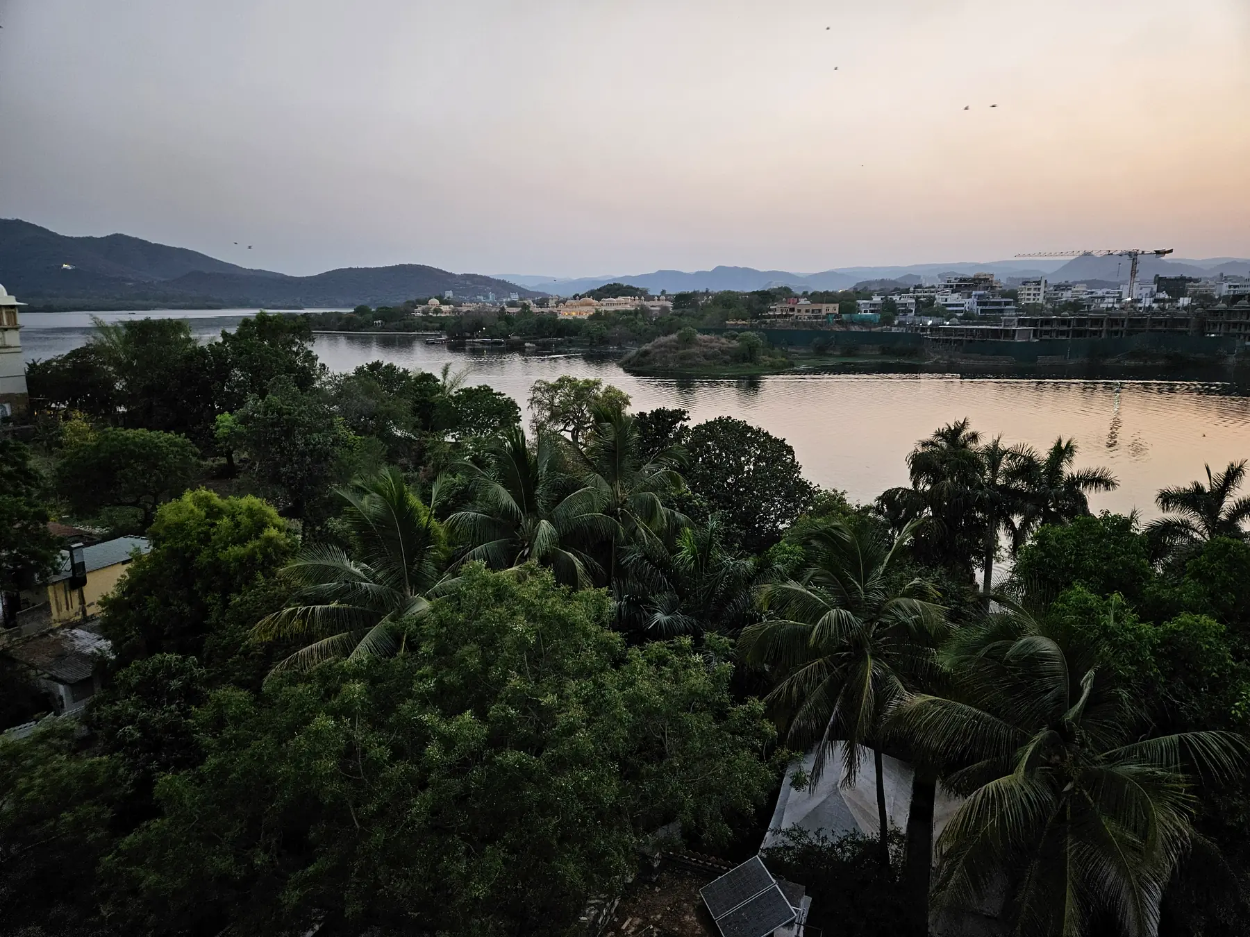 1. Sunset view over Fateh Sagar Lake in Udaipur